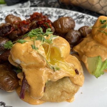 Calaveras Cantina - Bacon eggs Benny - Mexican Near Me - Jupiter, Florida