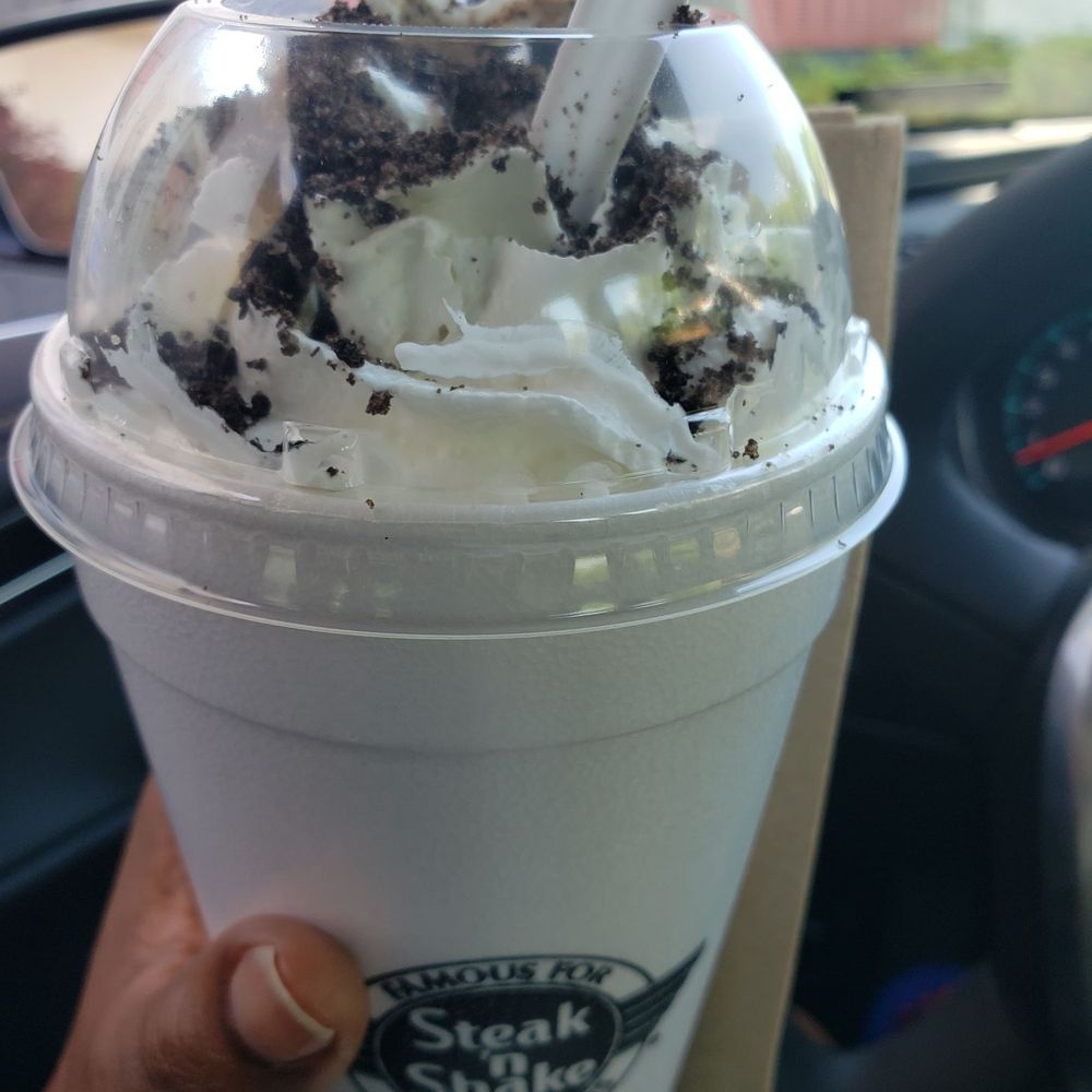 Steak ’n Shake - Oreo Chocolate Shake - Burgers Near Me - Greenville, South Carolina Steak ’n Shake - Oreo Chocolate Shake - Burgers Near Me - Greenville, South Carolina