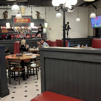 Giordano's - Interior - Pizza Near Me - Kissimmee, Florida Giordano's - Interior - Pizza Near Me - Kissimmee, Florida