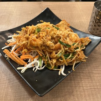 The Thonglor - Pad Thai with Shrimp - Thai Near Me - San Francisco, California The Thonglor - Pad Thai with Shrimp - Thai Near Me - San Francisco, California