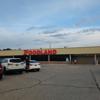 Foodland - Outside - Grocery Near Me - Woodstock, Alabama Foodland - Outside - Grocery Near Me - Woodstock, Alabama