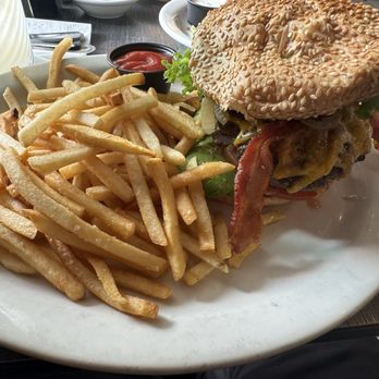 Joey's Cafe - California Burger - New American Near Me - West Hollywood, California