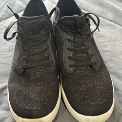 Pavlos Shoe Repair - If you couldn't guess, it's the right sneaker that was repaired!