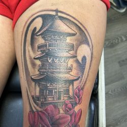 123 East Coast Ink - Beautiful Japanese design on clients thigh!