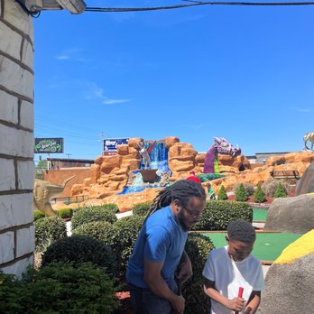 Fantasy Golf - Amusement Parks Near Me - Pigeon Forge, Tennessee