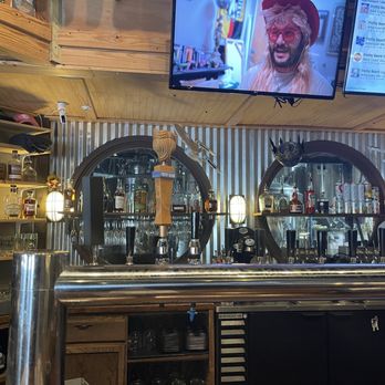 Frothy Beard Brewing Company - Bar area - Breweries Near Me - Charleston, South Carolina