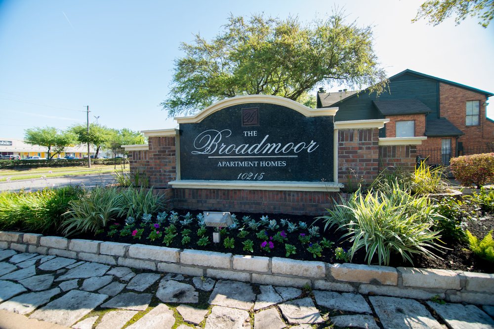 BROADMOOR Updated September 2024 19 Photos 10215 Beechnut St