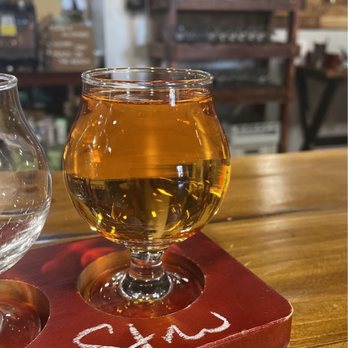 Bergen House - Caitlyn's Day mead- Strawberry Mint Basil - Wine Tasting Room Near Me - Middletown, Connecticut