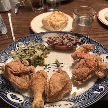 MoCo's Founding Farmers - Fried Chicken & Biscuit - New American Near Me - Potomac, Maryland