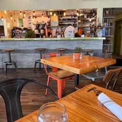 Righteous Foods - Bar area