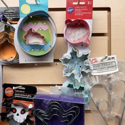 Tom Thumb Hobby & Crafts - Niles - Cookie cutters