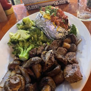 Murray's Steakhouse - Steak chips with mushrooms and onions - American Near Me - Vandalia, Illinois
