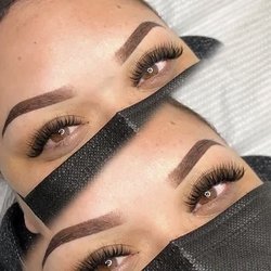 Aleah Royal - Ombre powder brows permanent makeup service