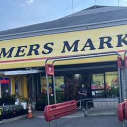 17 Farmer's Market - Outside