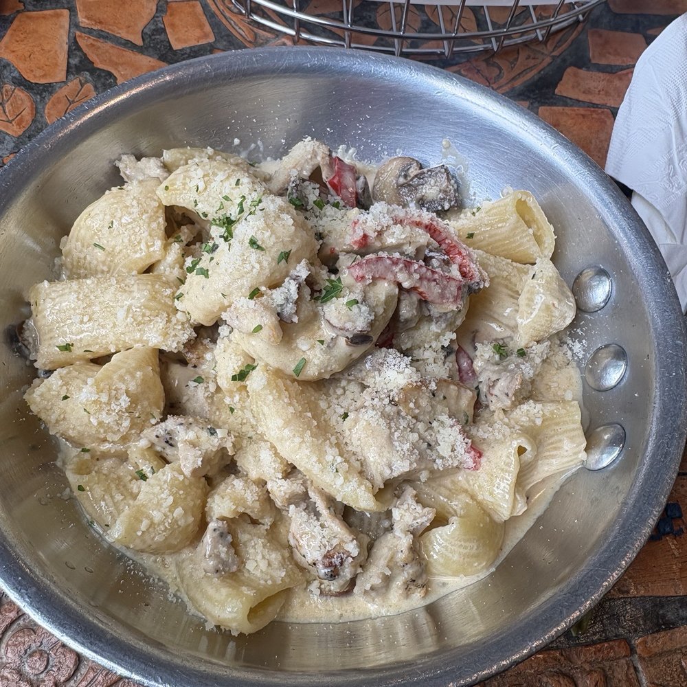 Rigatoni con Pollo Rigatoni con Pollo