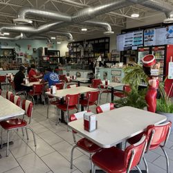 Burger Fresh & More - Main dining and order bar