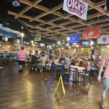 Dick's Last Resort - Orange Beach - American Near Me - Orange Beach, Alabama
