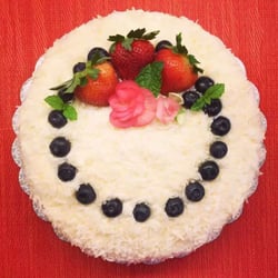 Cakes by Karena - Strawberry coconut cake!