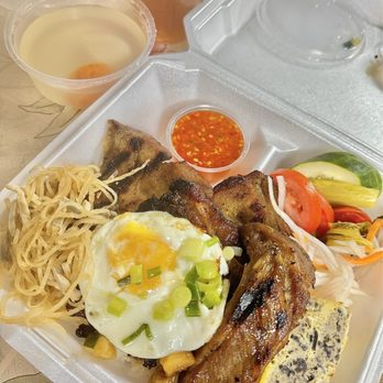 Xe Com Tam VH - Com tam dac biet (the special plate) - Food Trucks Near Me - Westminster, California