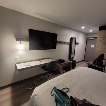 Avid Hotel - Zeeland - King room - Hotels Near Me - Zeeland, Michigan Avid Hotel - Zeeland - King room - Hotels Near Me - Zeeland, Michigan