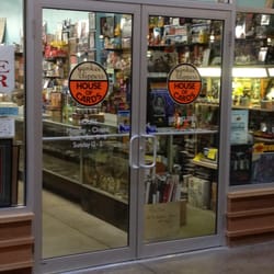 Yankee Clipper House of Cards - Yankee Clipper Store Front.