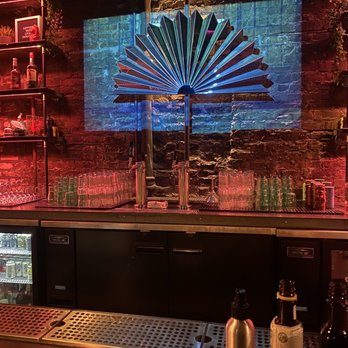 Nine Bar - Bar - Gastropubs Near Me - Chicago, Illinois