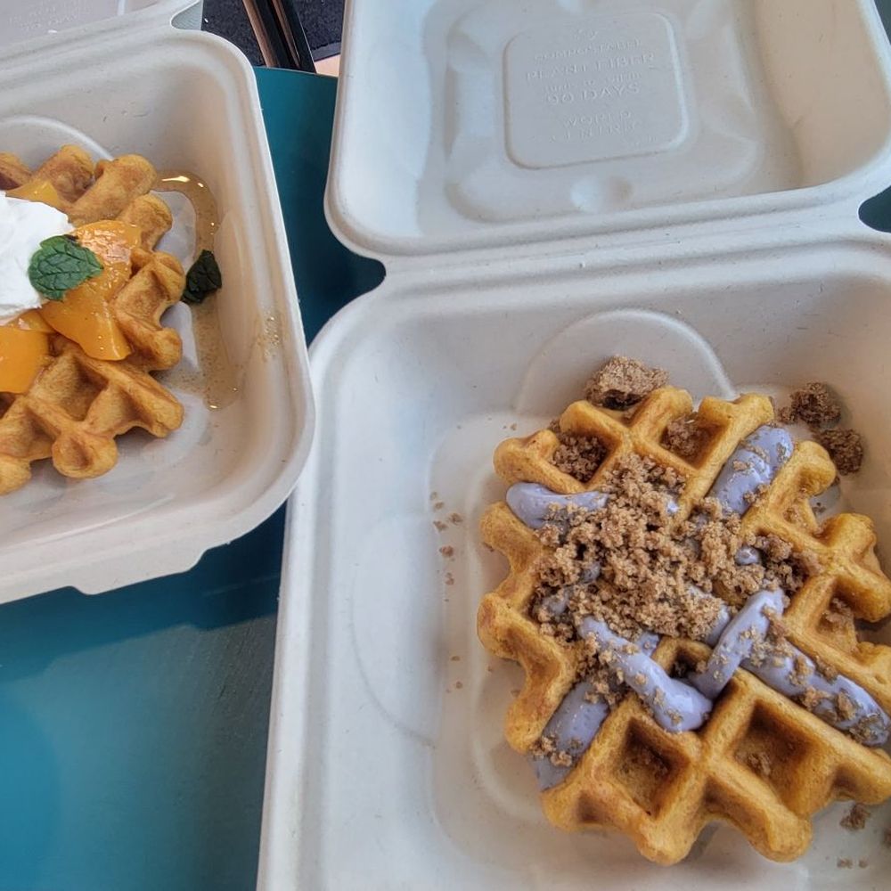 Druthers Sutter Park - Peaches and cream and coffee cake waffle - Coffee & Tea Near Me - Sacramento, California