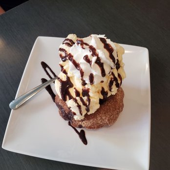 Rally5 Crafted Eats & Bar - Churro donut with ice cream - American Near Me - Fort Collins, Colorado