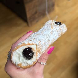 J.P. Graziano Grocery - Canoli