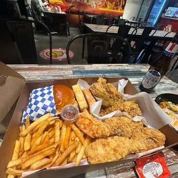 Legend Hot Chicken - Sampler plate - Chicken Wings Near Me - Lakewood, California Legend Hot Chicken - Sampler plate - Chicken Wings Near Me - Lakewood, California