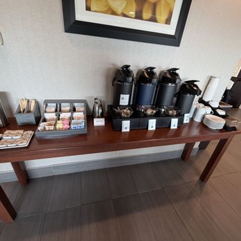 Minneapolis Marriott West - Lounge tea and coffee service - Hotels Near Me - Minneapolis, Minnesota Minneapolis Marriott West - Lounge tea and coffee service - Hotels Near Me - Minneapolis, Minnesota