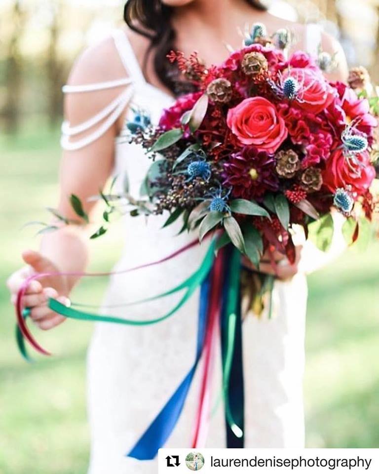 Divas Floral Shop and Botique Logo