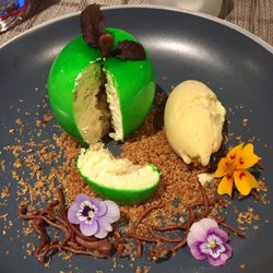 7th Heaven Bistro & Cafe - Magic Apple dessert