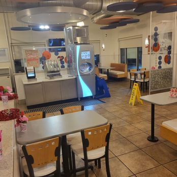 White Castle - They have that Freestyle Soda machine. Notable mention, they have an electronic fancy dispensing napkin machine (far left). - Burgers Near Me - Clarksville, Tennessee White Castle - They have that Freestyle Soda machine. Notable mention, they have an electronic fancy dispensing napkin machine (far left). - Burgers Near Me - Clarksville, Tennessee