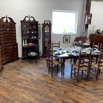 Springfield Antique Barn - Antiques Near Me - Springfield, Tennessee Springfield Antique Barn - Antiques Near Me - Springfield, Tennessee