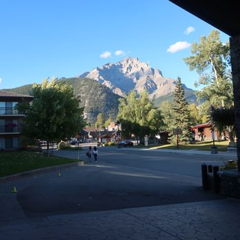 Banff Park Lodge - A view from their entrance. - Hotels Near Me - Banff, Alberta
