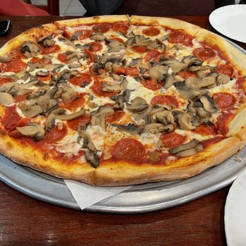 Front Street Pizza - Pepperoni, Mushroom pizza - Pizza Near Me - Brooklyn, New York Front Street Pizza - Pepperoni, Mushroom pizza - Pizza Near Me - Brooklyn, New York