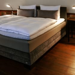 Hotel Anno 1216 - Hotel-Suite mit historischen Wandpaneelen