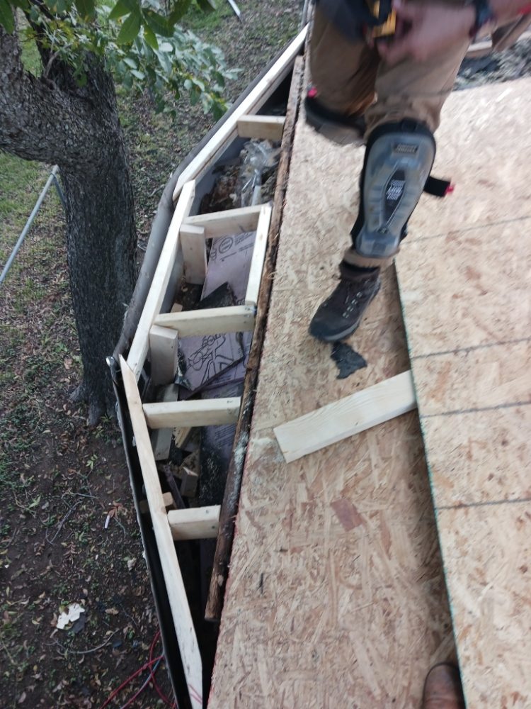 Slide of L&J Gonzalez Roofing