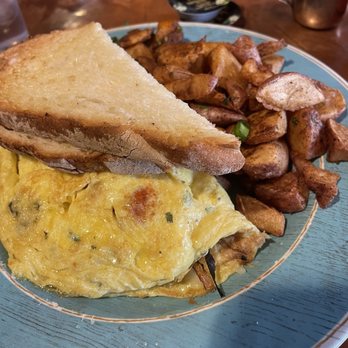 Toast - Milwaukee - Wild Mushroom Omelet - Breakfast & Brunch Near Me - Milwaukee, Wisconsin Toast - Milwaukee - Wild Mushroom Omelet - Breakfast & Brunch Near Me - Milwaukee, Wisconsin