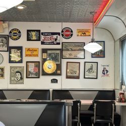 Penny's Diner - Inside