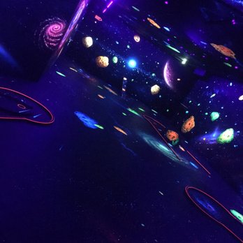 Glowing Rooms - Mit 3D Brille erst richtig witzig! - Mini Golf Near Me - Dusseldorf, NW