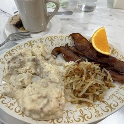 9 Peaks Restaurant & Lounge - 1/2 order biscuit & gravy, side of 3 pieces of bacon with hash browns shared from Hubs plate.
