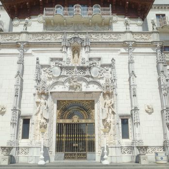 Hearst Castle - Tours Near Me - San Simeon, California