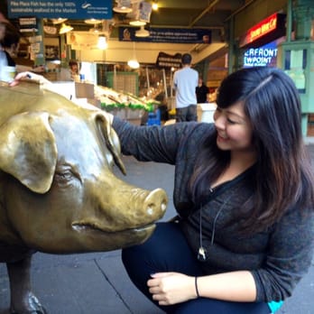 Rachel the Pig - Rachel meet Rachel - Public Art Near Me - Seattle, Washington