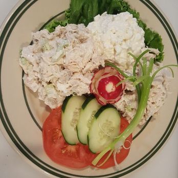 Par 3 Salad Plate Chicken Salad Tuna Salad And Cottage Cheese