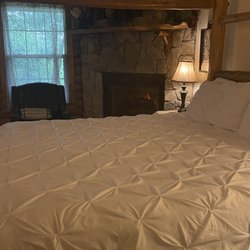 Crystal Cove Bed & Breakfast & Log Cabin Suites