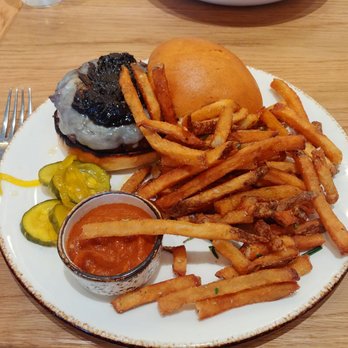 Small Batch - Waygu burger - New American Near Me - Garden City, New York