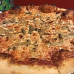 Bugsy's Pizza - Mushroom pizza