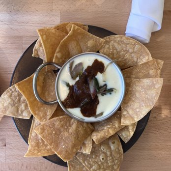 El Alma South - Queso Blanco y Rojo Chiquito - Mexican Near Me - Austin, Texas